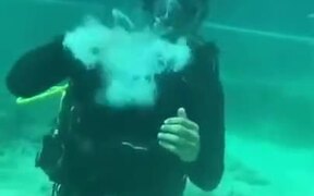 How To Have Fun While Scuba Diving! - Fun - VIDEOTIME.COM