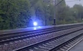 Weird Ball Of Lightning! - Fun - VIDEOTIME.COM
