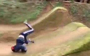 Cycle Jump Gone Wrong - Sports - VIDEOTIME.COM