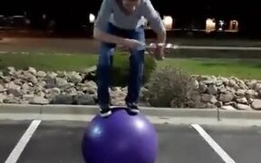 Amazing Example Of Balance - Fun - VIDEOTIME.COM