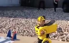 Genius Dad Made Real Transformer Costume - Kids - VIDEOTIME.COM