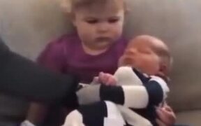 Little Girl Did Not Want To Be A Sister - Kids - VIDEOTIME.COM