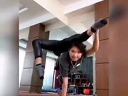 A Girl With An Insane Core Strength - Fun - Y8.COM