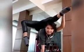 A Girl With An Insane Core Strength