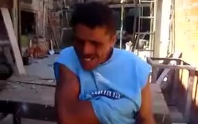 Man Playing His Armpit Instrument - Fun - VIDEOTIME.COM