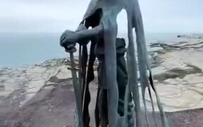 Creepiest Statue Ever? - Fun - VIDEOTIME.COM
