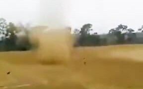 Indonesian Students Chasing A Sand Storm - Fun - VIDEOTIME.COM
