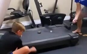 Practicing Hockey On A Treadmill - Sports - VIDEOTIME.COM