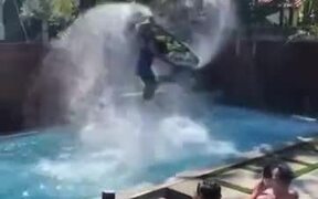 Jetski In A Pool - Sports - VIDEOTIME.COM