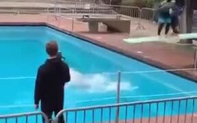 Double Bouncing Fail In A Pool - Fun - VIDEOTIME.COM