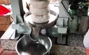 Hydraulic Coconut Milking Machine