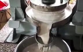 Hydraulic Coconut Milking Machine - Tech - Videotime.com