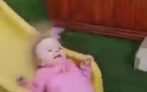 Baby Experiencing Static Electricity Mohawk - Kids - VIDEOTIME.COM