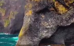 The Gorgeous Elephant Rock Iceland - Fun - VIDEOTIME.COM