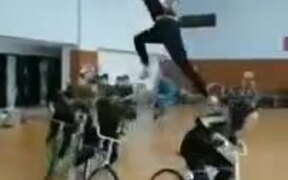 Girl Running On A Human Treadmill - Sports - VIDEOTIME.COM