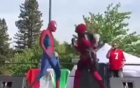 Spider-Man And Deadpool Killing It On Stage - Fun - VIDEOTIME.COM