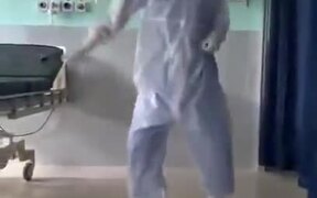 A Doctor Dancing In A PPE Kit - Fun - VIDEOTIME.COM