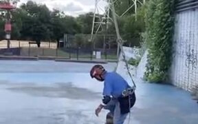 How To Teach Elderly People Skateboarding - Sports - VIDEOTIME.COM