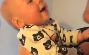 Baby Loves Dad's Small Beard - Kids - VIDEOTIME.COM