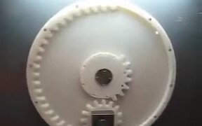 A Gear That Can Go Clockwise And Anticlockwise - Tech - VIDEOTIME.COM
