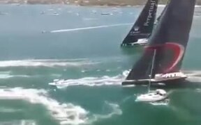 That Amazing Crash Save On The Water - Tech - VIDEOTIME.COM