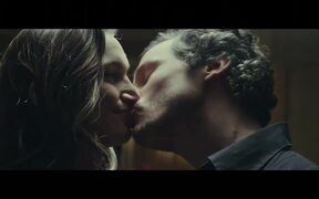 Vodafone Commercial: The Kiss - Commercials - VIDEOTIME.COM