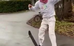 A New Kind Of Skateboard Slide - Sports - VIDEOTIME.COM