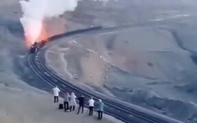 Train Blowing Fire And Steam - Tech - VIDEOTIME.COM
