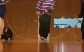 Rope Dancing In A Cool Way - Fun - VIDEOTIME.COM