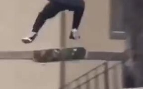 A New Skateboard Move 'Crack-Flip' - Sports - VIDEOTIME.COM