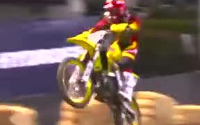 Dirt Bike Race Amazing Recovery - Sports - VIDEOTIME.COM