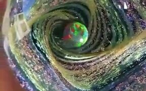 Unique And Hypnotic Piece Of Artwork! - Fun - VIDEOTIME.COM