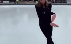 Extremely Skilful Ice Skating - Sports - VIDEOTIME.COM