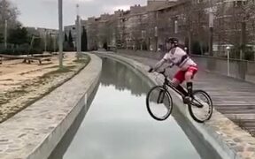 Incredible Trials Bike Jump By Sergi Llongueras - Sports - VIDEOTIME.COM