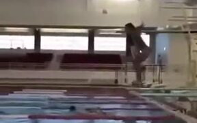 Clearly Not The Way To Dive - Sports - VIDEOTIME.COM