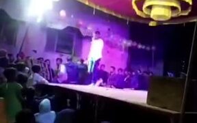 Most Hilarious Dance Move On Stage - Fun - Videotime.com