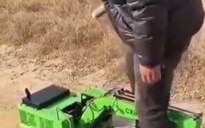 Very Strong Toy Excavator - Tech - VIDEOTIME.COM