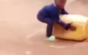 Hilarious Fighting Between Children - Kids - VIDEOTIME.COM