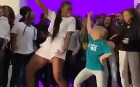 African Dance Slain By A Little Girl - Fun - VIDEOTIME.COM