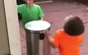 Two Little Boys Bonking Each Other On Their Heads - Kids - VIDEOTIME.COM