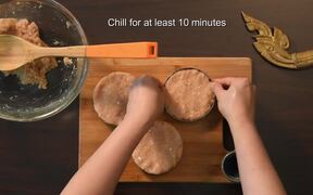 How to Make a Massaman Curry Turkey Burger - Fun - Videotime.com