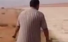 Strange River Of Sand In Iraq - Fun - VIDEOTIME.COM