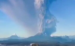 The Most Elegant Volcanic Explosion Ever - Fun - VIDEOTIME.COM