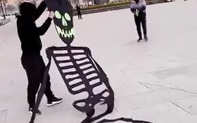 The Perfect Kite For Halloween - Fun - VIDEOTIME.COM