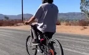Bicycle With A Two-Stroke Engine - Tech - VIDEOTIME.COM