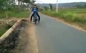 Motorcycle Tricks - Sports - VIDEOTIME.COM