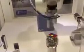 Machine Solves Rubik's Cube In No Time - Tech - VIDEOTIME.COM