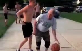 Father Teaches Son Who's The Boss Of Basketball - Sports - VIDEOTIME.COM