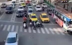 Motorcyclists are nice people - Fun - VIDEOTIME.COM