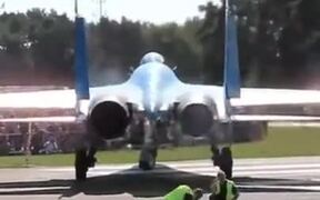 Ducking Down Behind A Jet Engine Doesn't Do Much - Tech - VIDEOTIME.COM